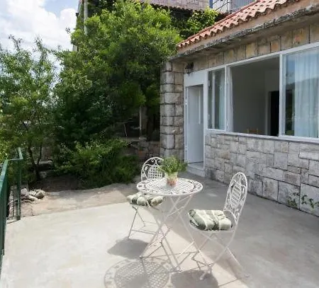 ゲストハウス Busurelo 3*